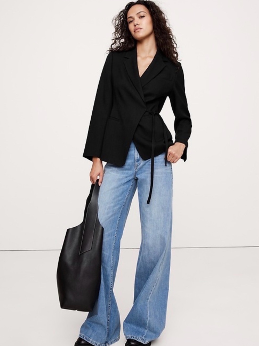 NWT New Banana Republic 
DRAPEY TWILL WRAP
BLAZER Black Tie-Waist Size 4